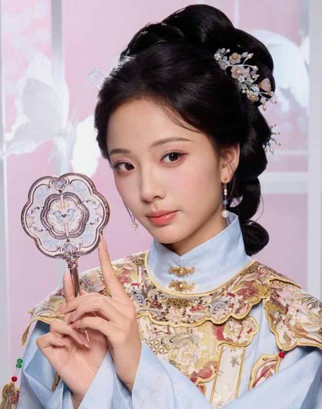 Flower Knows Butterfly Cloud Hand Mirror